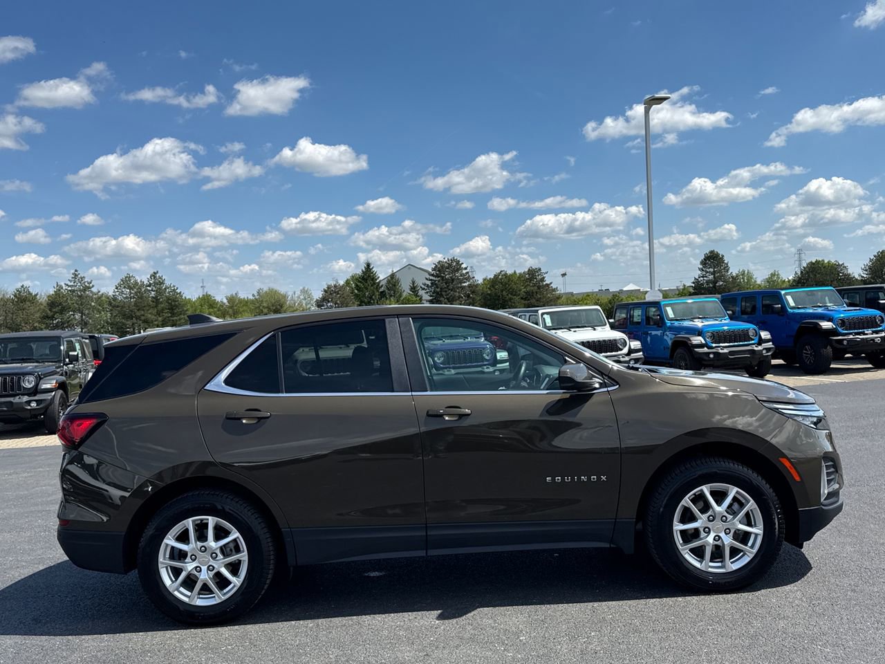 Used 2024 Chevrolet Equinox LT w/ Driver Convenience Package AWD/4WD image 2