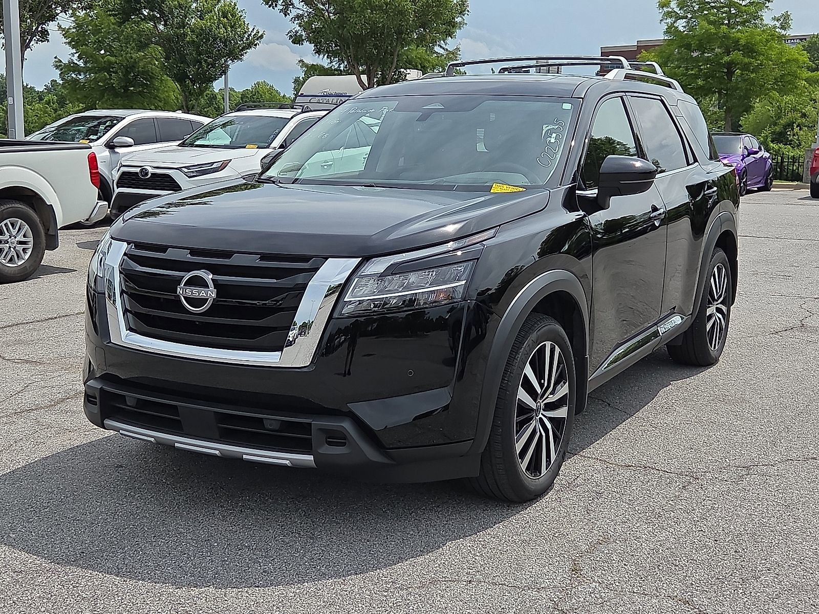 Used 2024 Nissan Pathfinder Platinum w/ Cargo Package AWD/4WD image 2