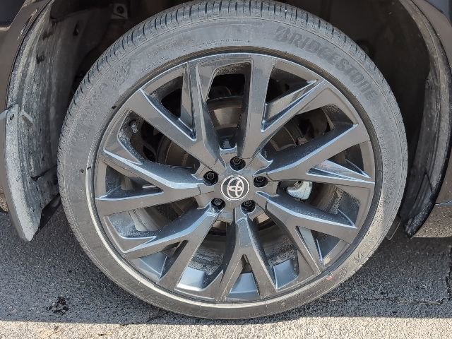 Used 2025 Toyota Crown Signia w/ Advanced Technology Package image 9