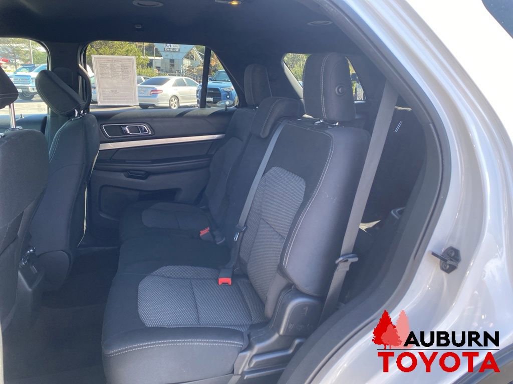 Used 2018 Ford Explorer XLT w/ Equipment Group 201A FWD image 27