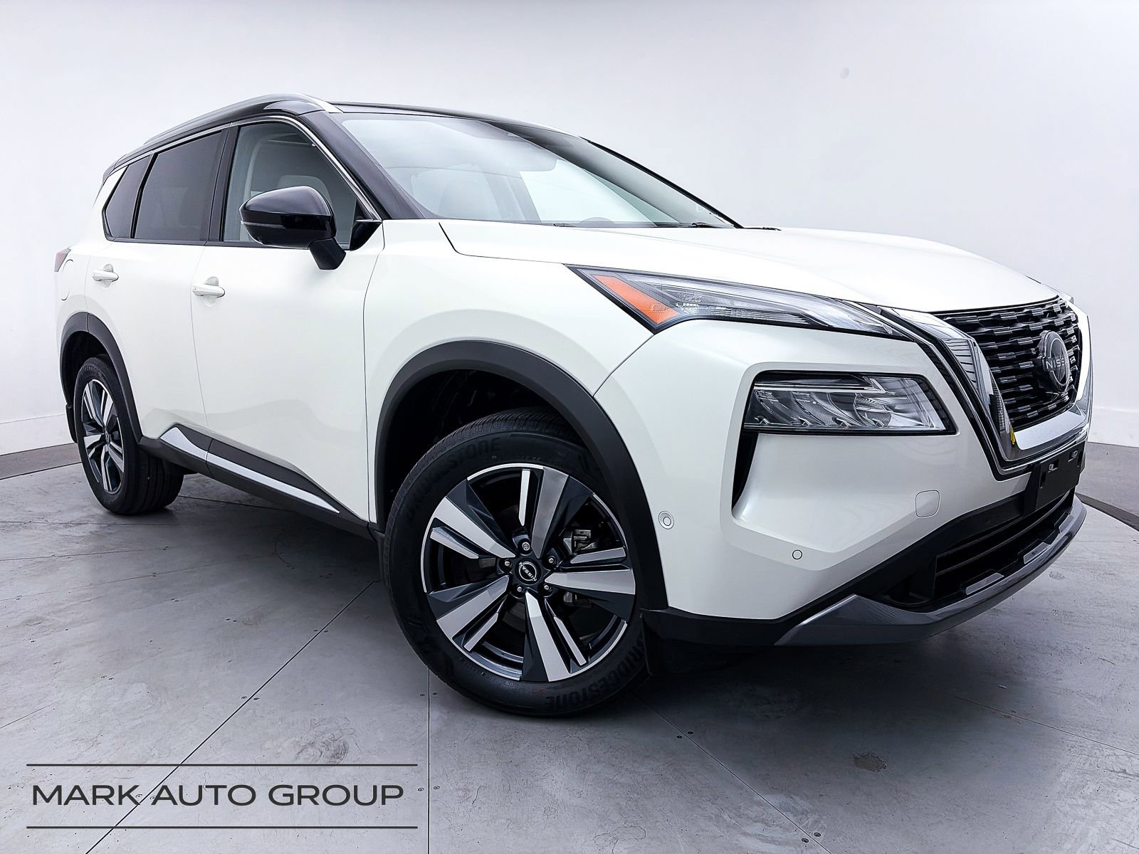 Used 2023 Nissan Rogue SL w/ SL Premium Package image 1