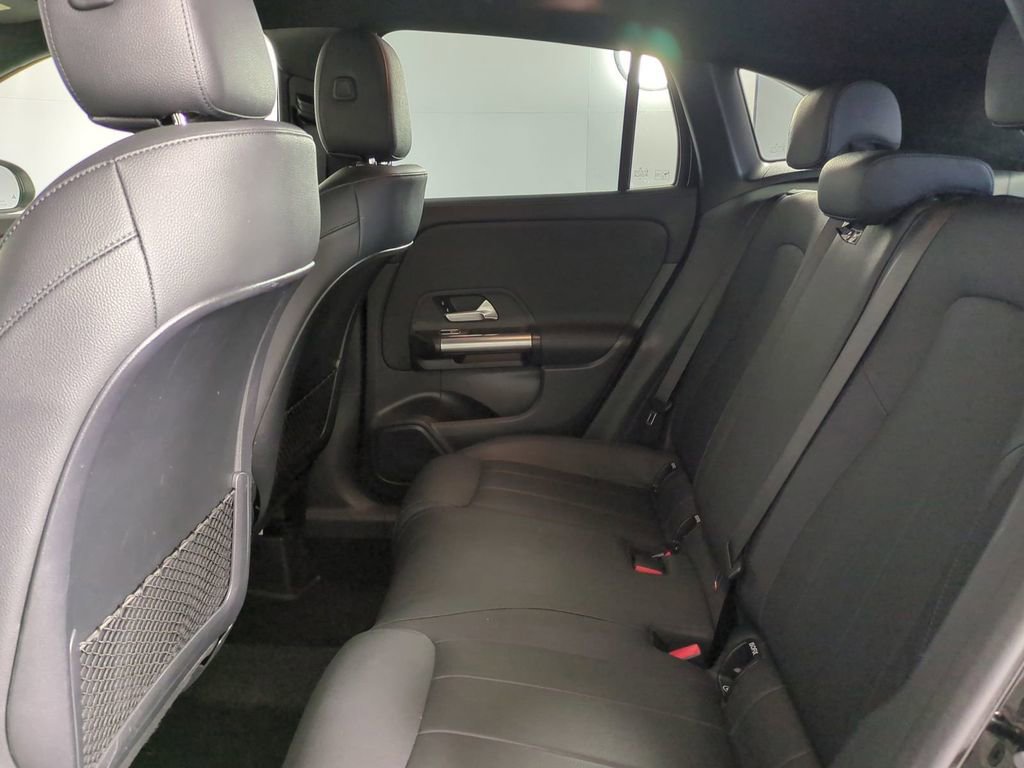 Used 2025 Mercedes-Benz GLA 250 image 16