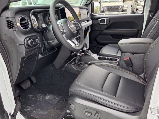 New 2026 Jeep Wrangler Unlimited Sahara AWD/4WD image 15