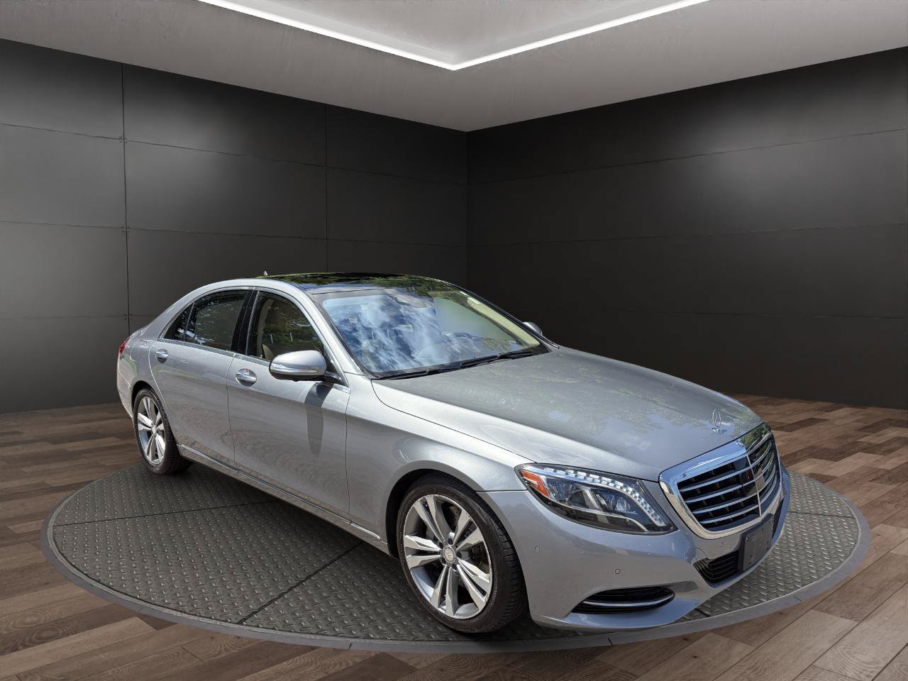 Used 2015 Mercedes-Benz S 550 4MATIC Sedan image 2
