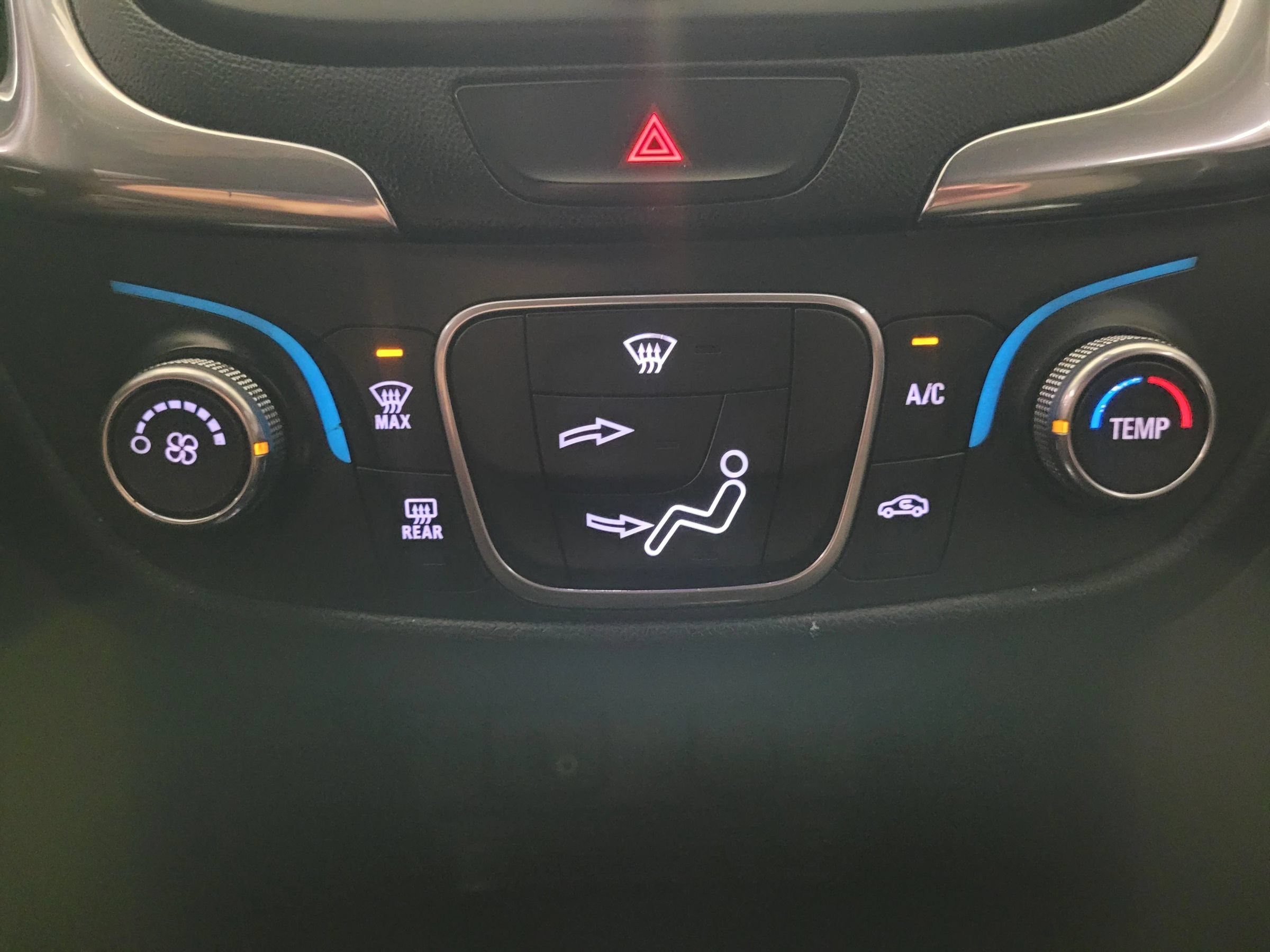 Used 2018 Chevrolet Equinox LT FWD image 22