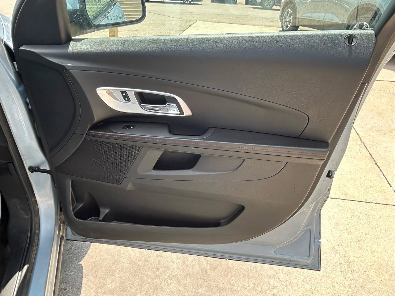 Used 2015 Chevrolet Equinox LT w/ Driver Convenience Package FWD image 16