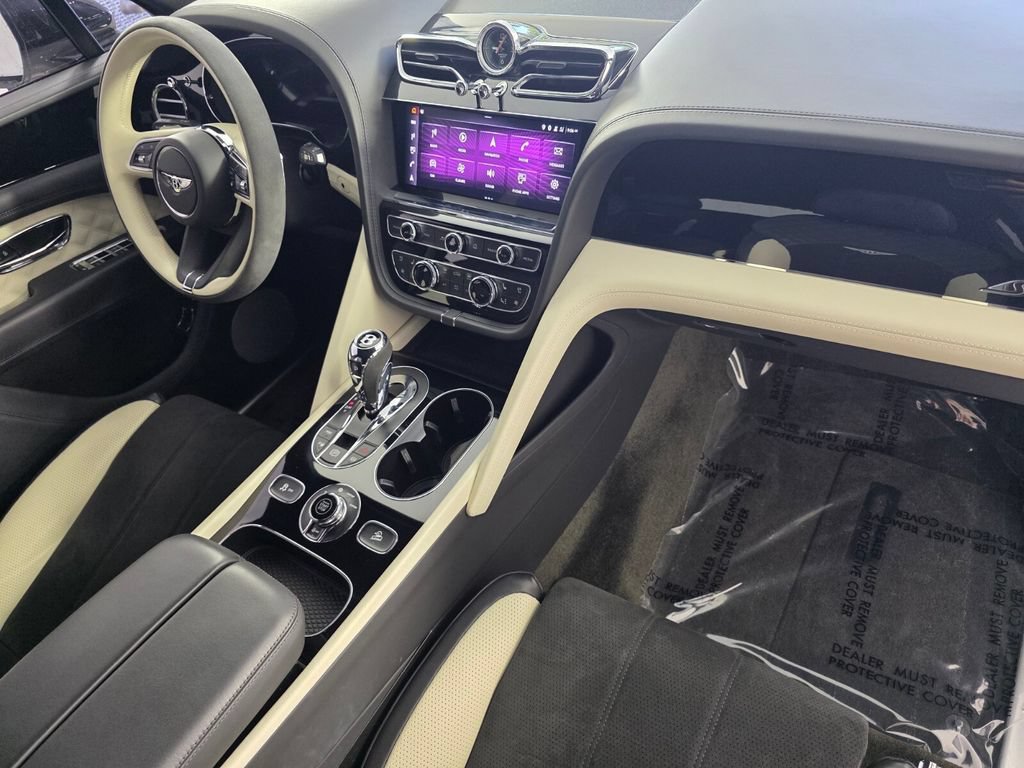 Used 2022 Bentley Bentayga AWD/4WD image 32