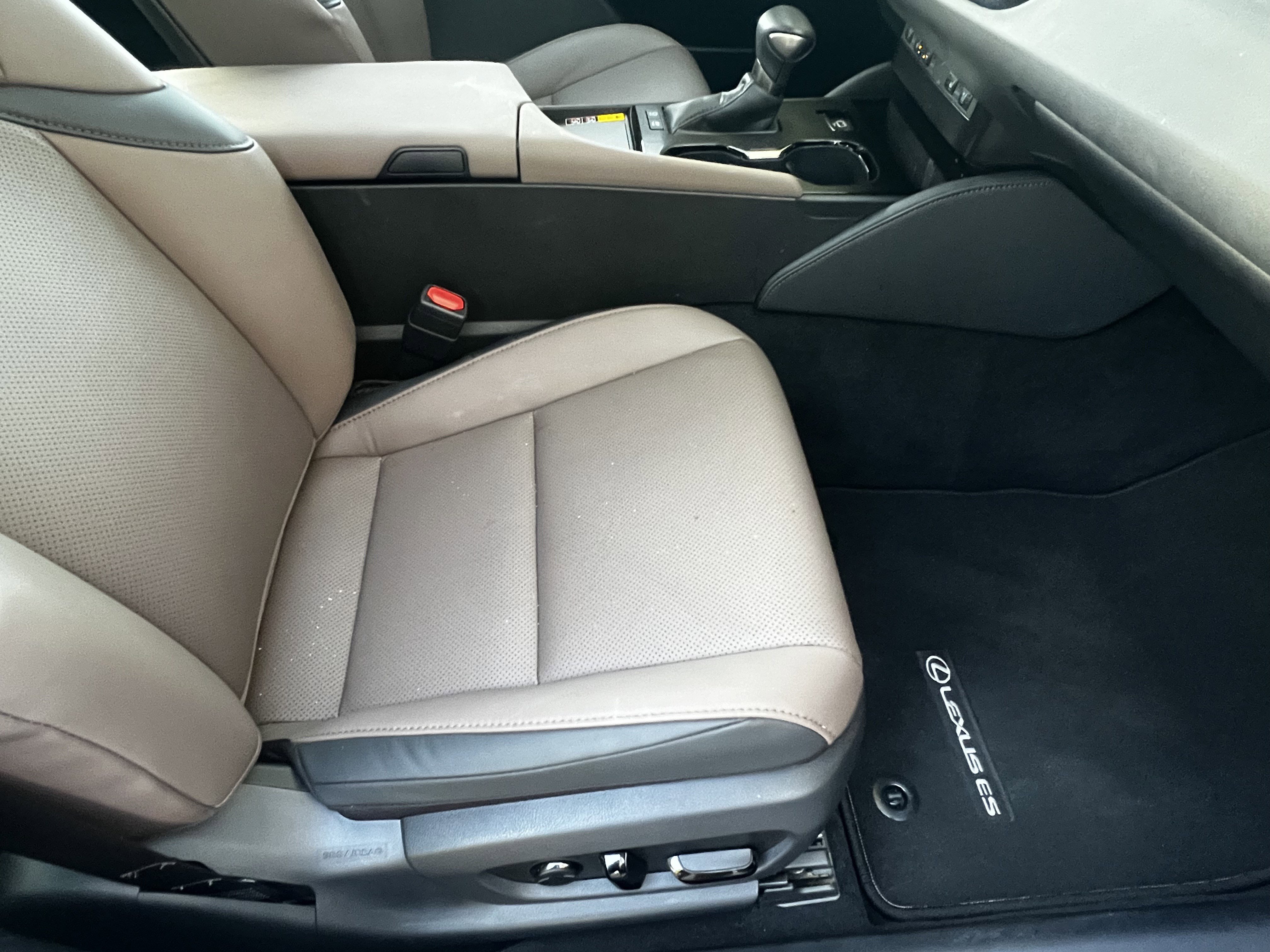 Used 2025 Lexus ES 300h w/ Premium Package image 44