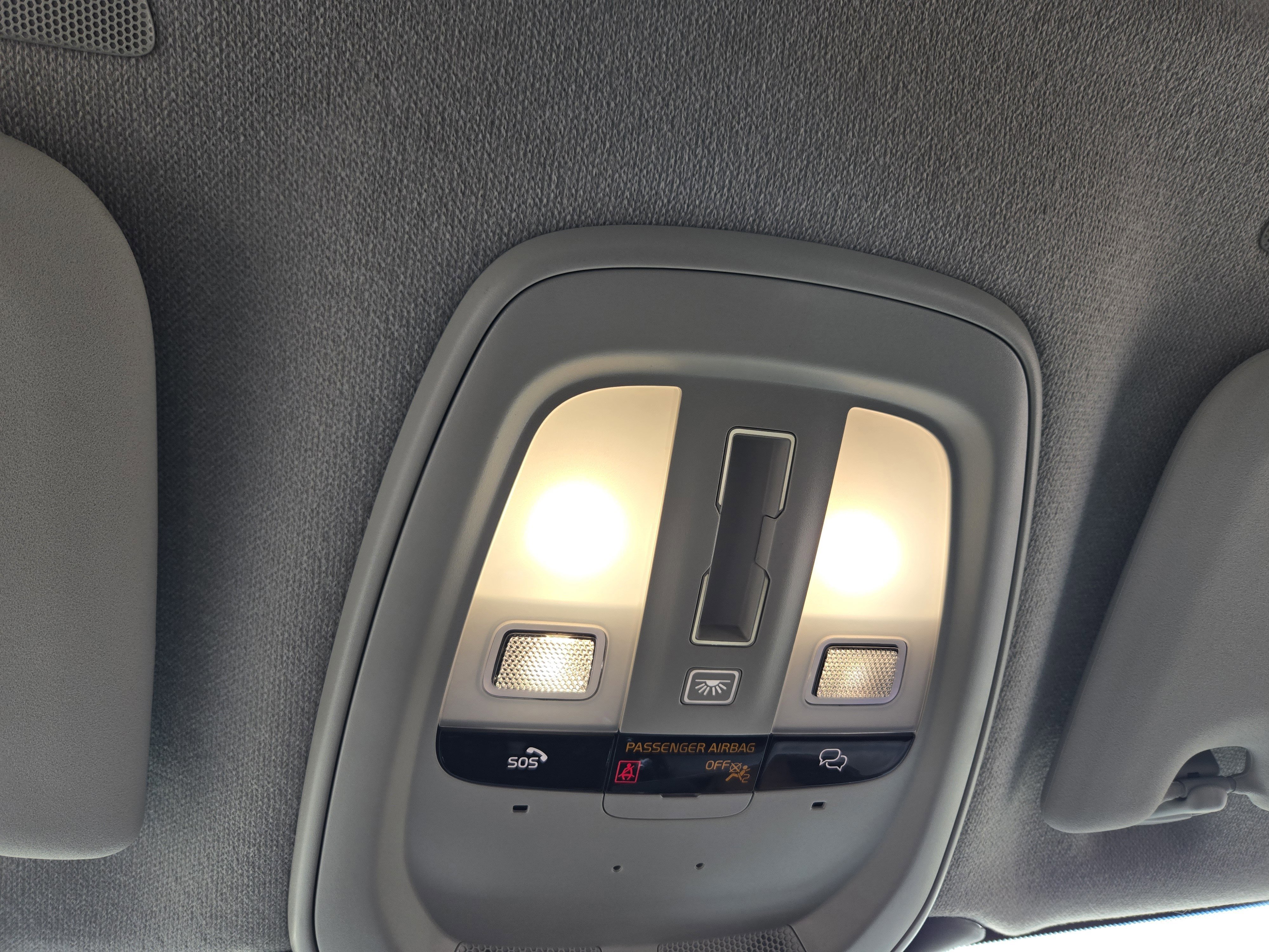 Used 2025 Volvo XC40 B5 Plus image 31