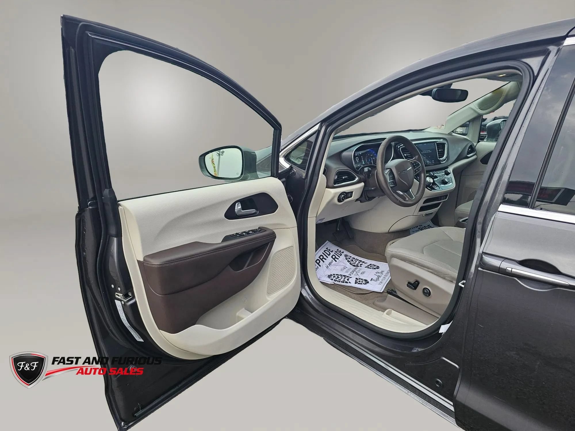 Used 2020 Chrysler Pacifica Touring w/ Advanced Safetytec Group FWD image 10
