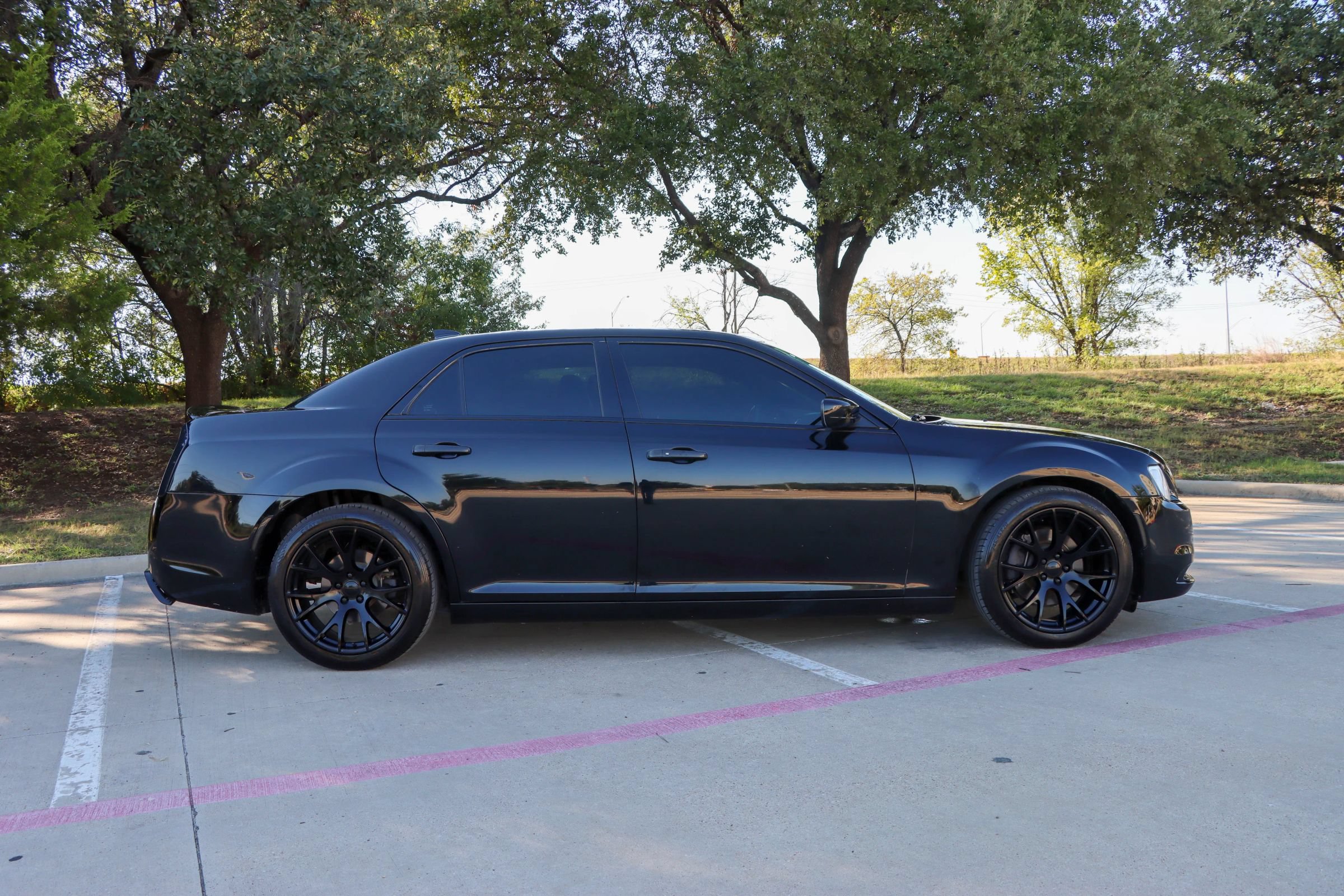 Used 2019 Chrysler 300 C RWD image 8
