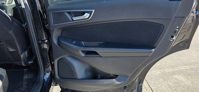 Used 2018 Ford Edge SE image 12