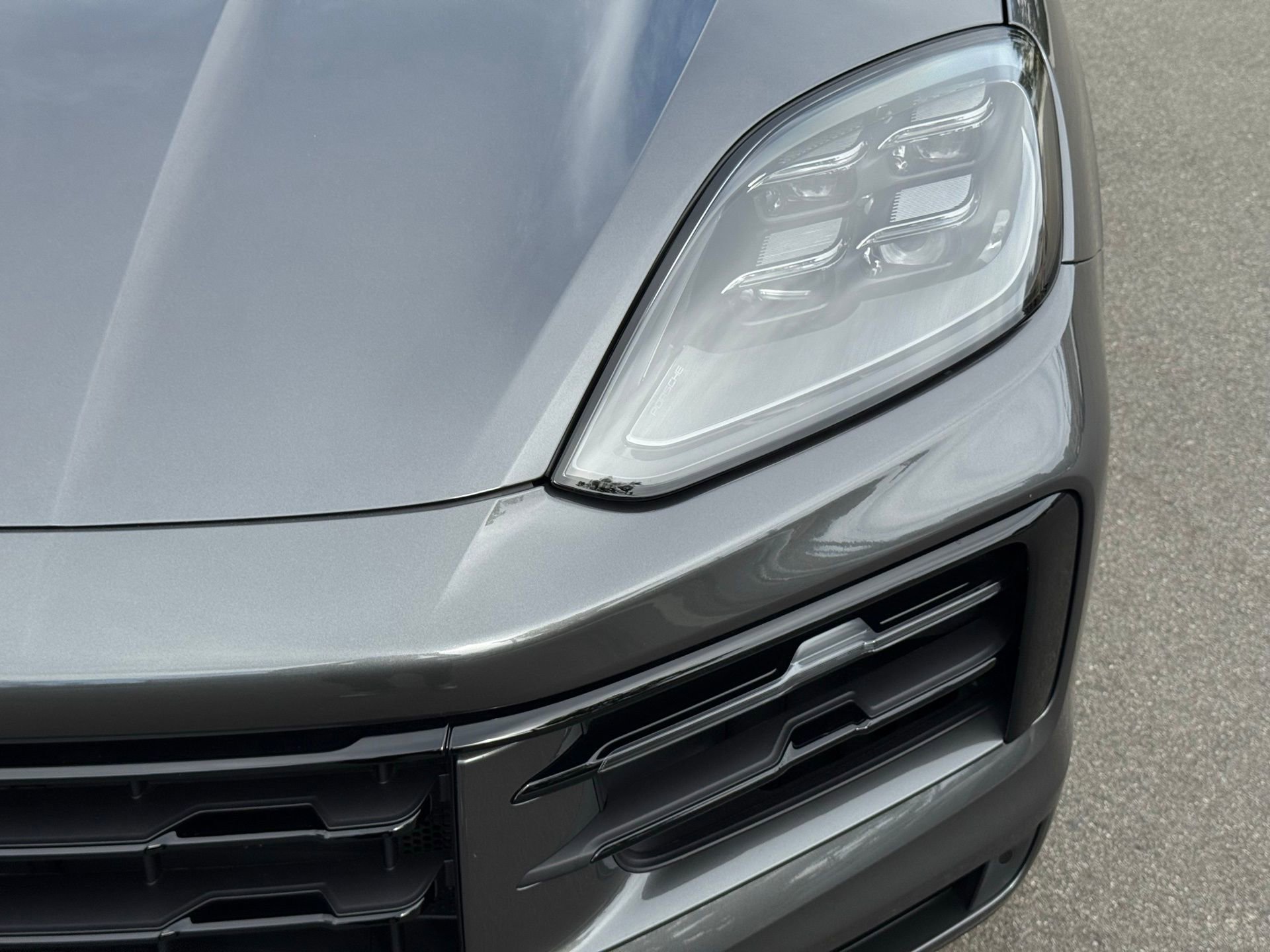 Used 2025 Porsche Cayenne Coupe image 11