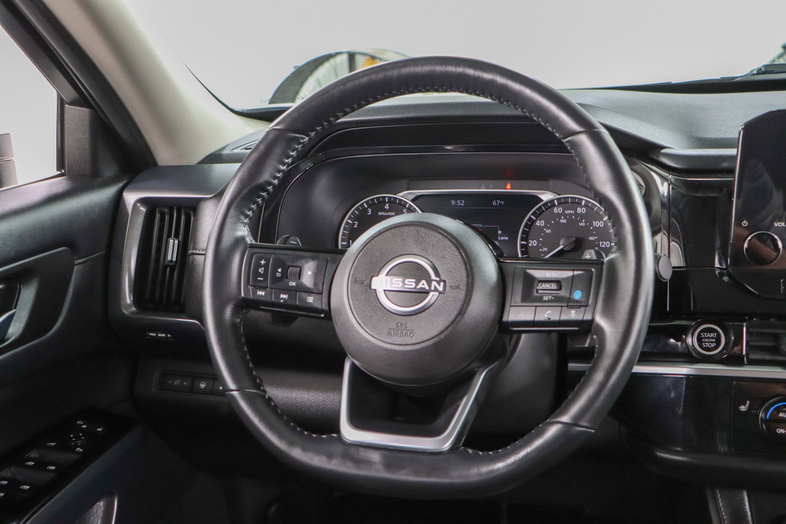 Used 2023 Nissan Pathfinder SL w/ Lighting Package (N92) FWD image 12