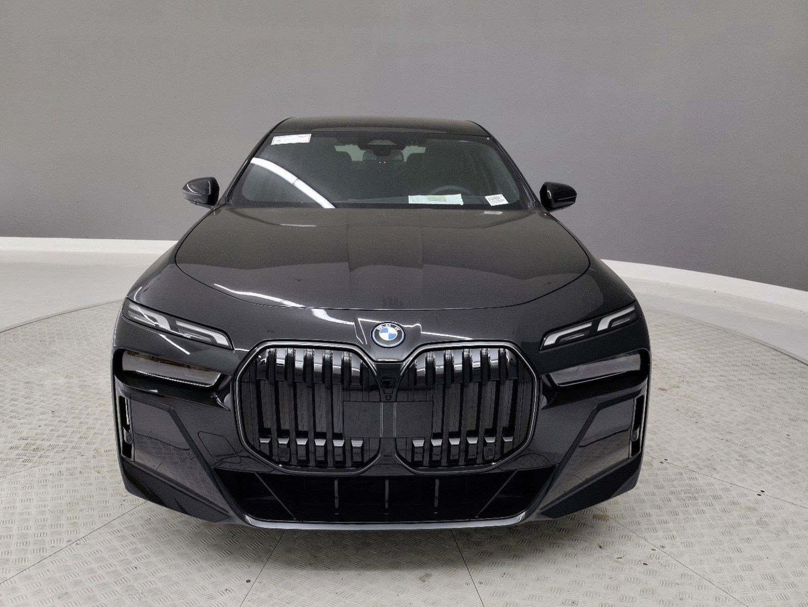 Used 2025 BMW i7 eDrive50 w/ M Sport Package RWD image 2