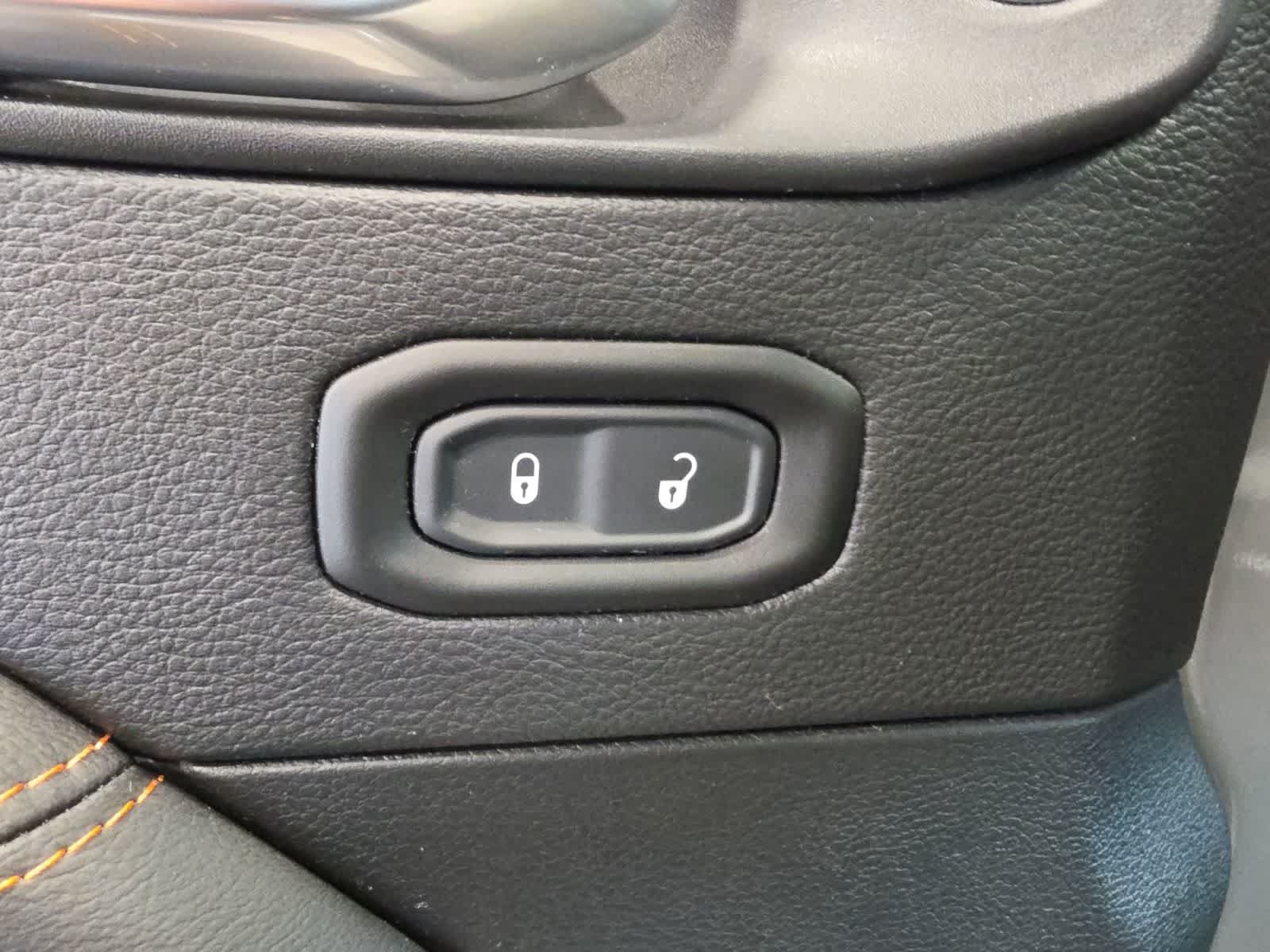 Used 2021 Jeep Gladiator Mojave w/ Dual Top Group AWD/4WD image 20