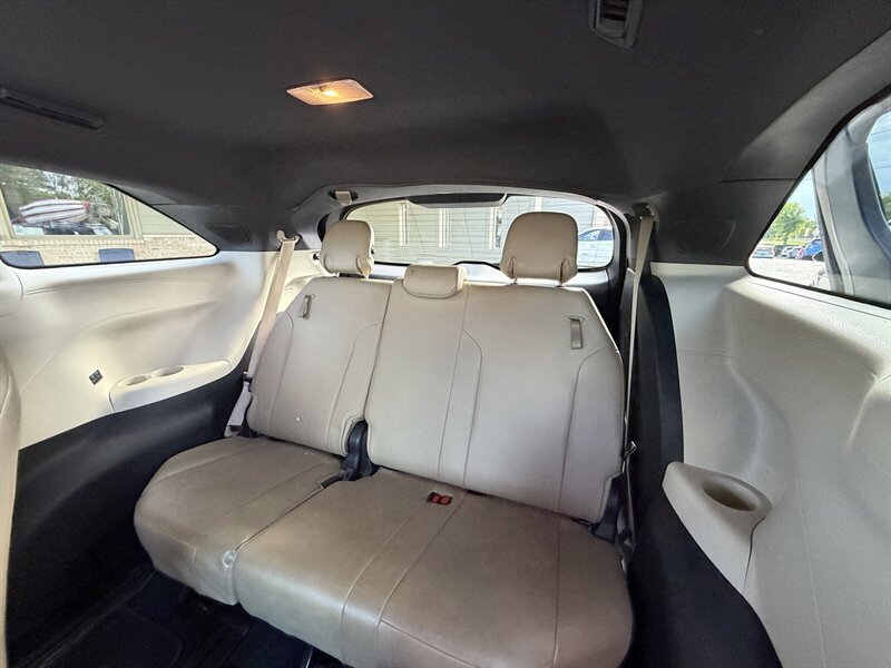 Used 2021 Toyota Sienna XLE w/ XLE Plus Package FWD image 16