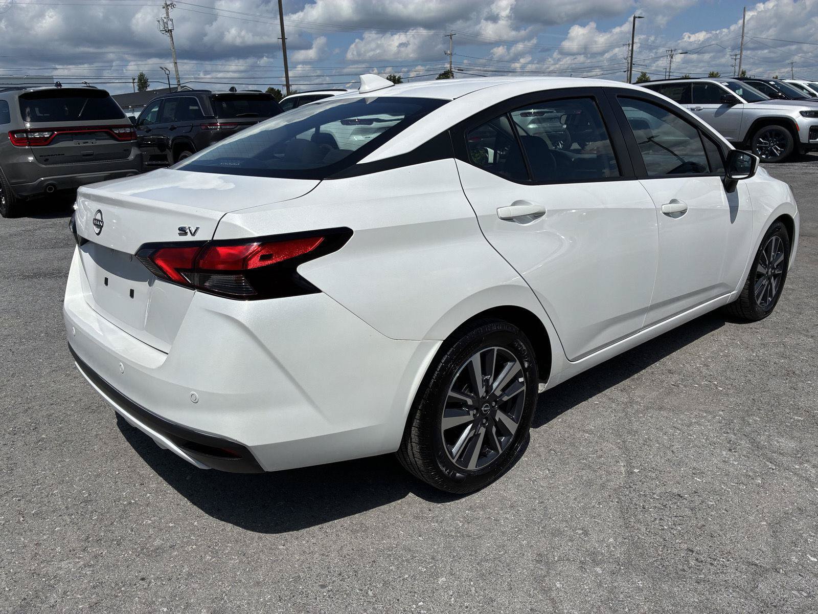 Used 2023 Nissan Versa SV FWD image 7