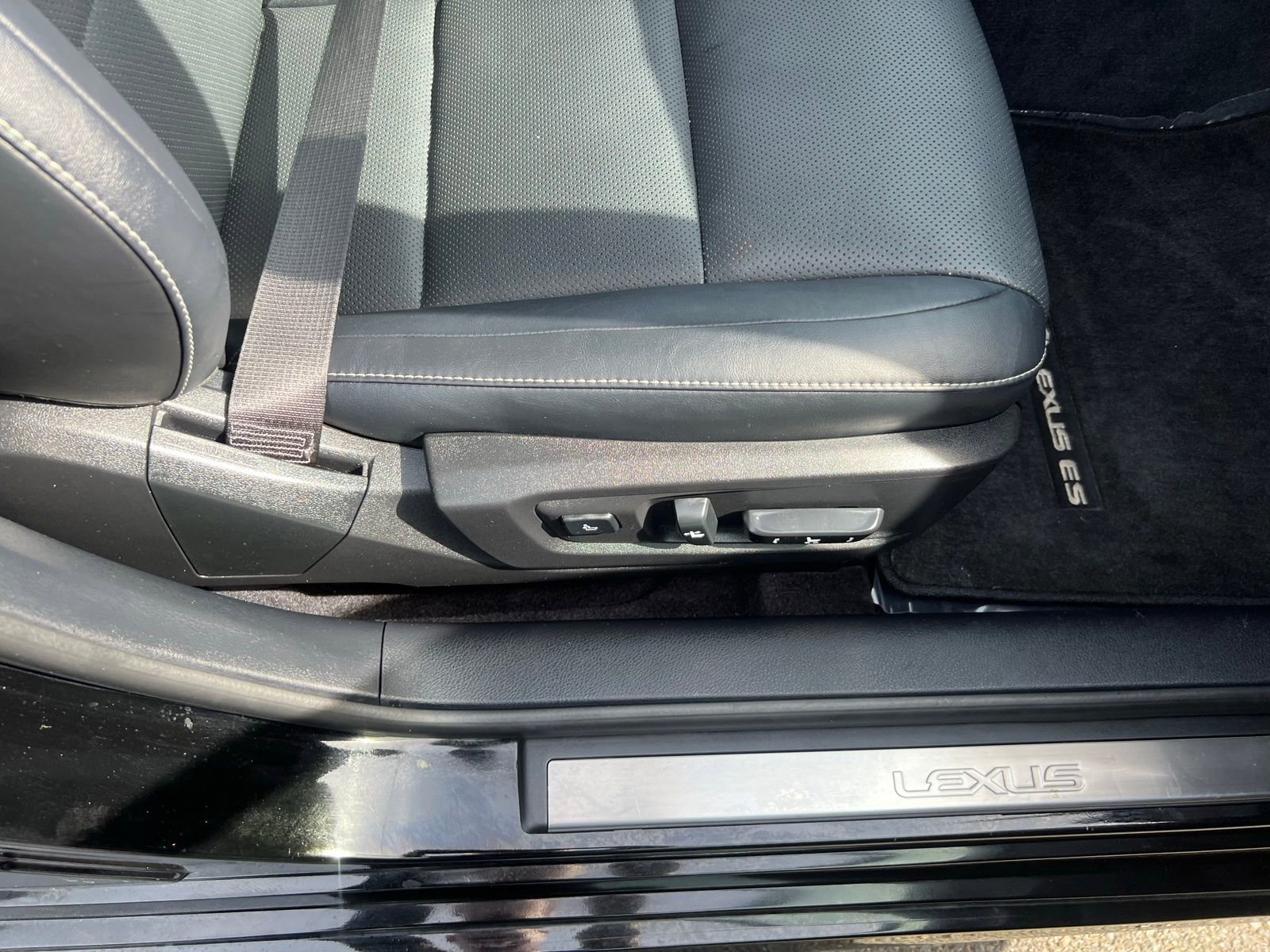 Used 2015 Lexus ES 350 w/ Premium Package FWD image 25