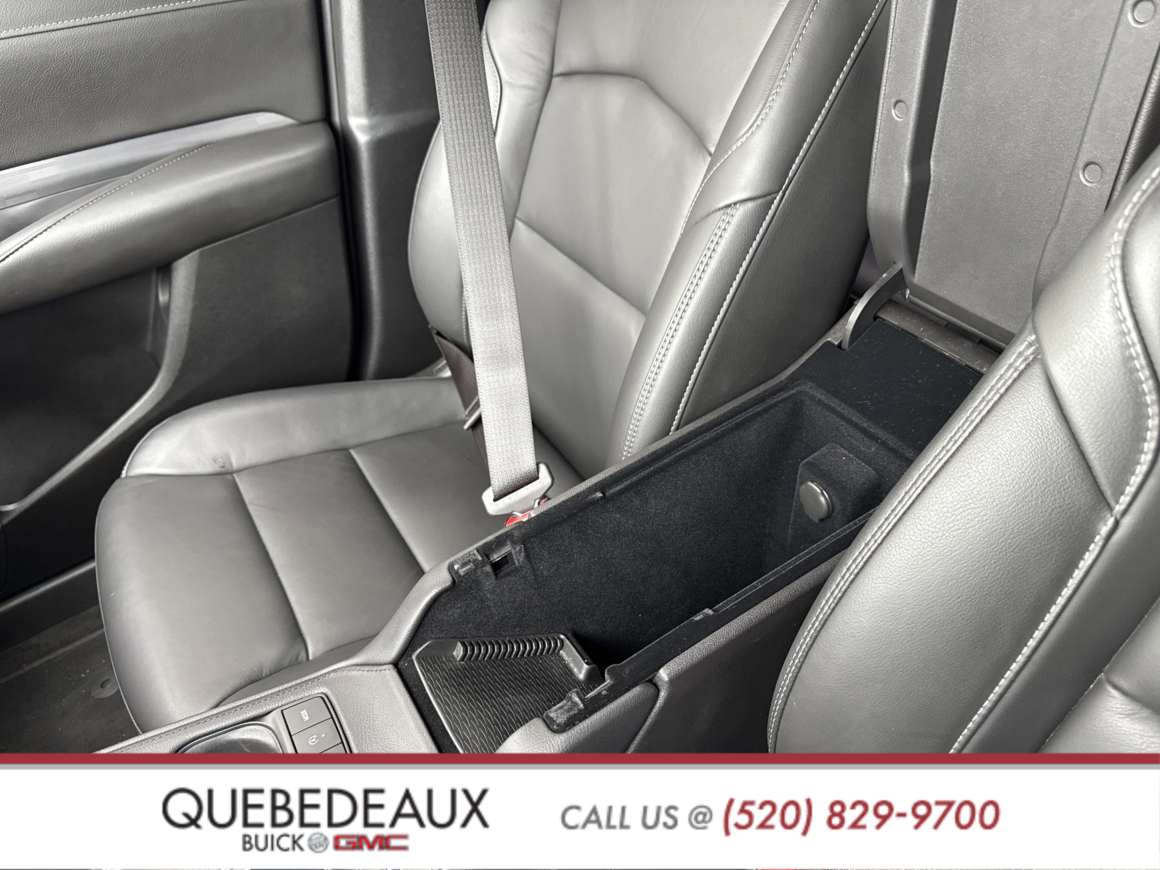 Used 2025 Cadillac XT4 Premium Luxury image 28