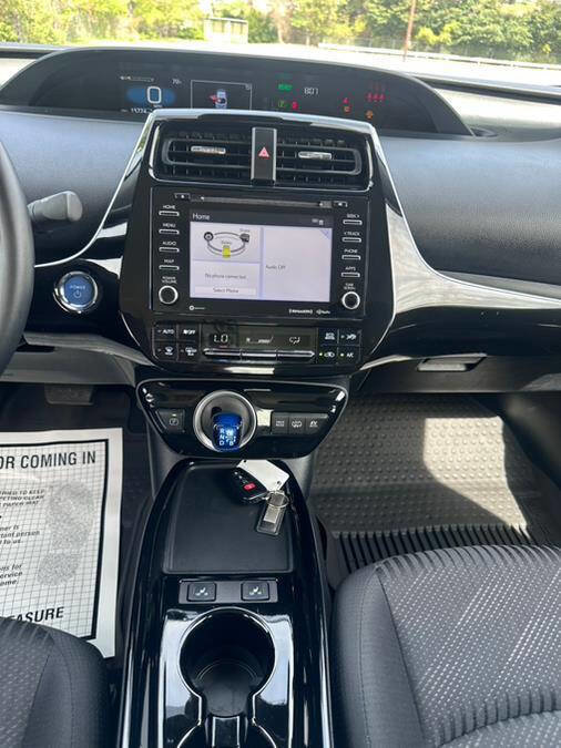 Used 2022 Toyota Prius Prime LE image 32