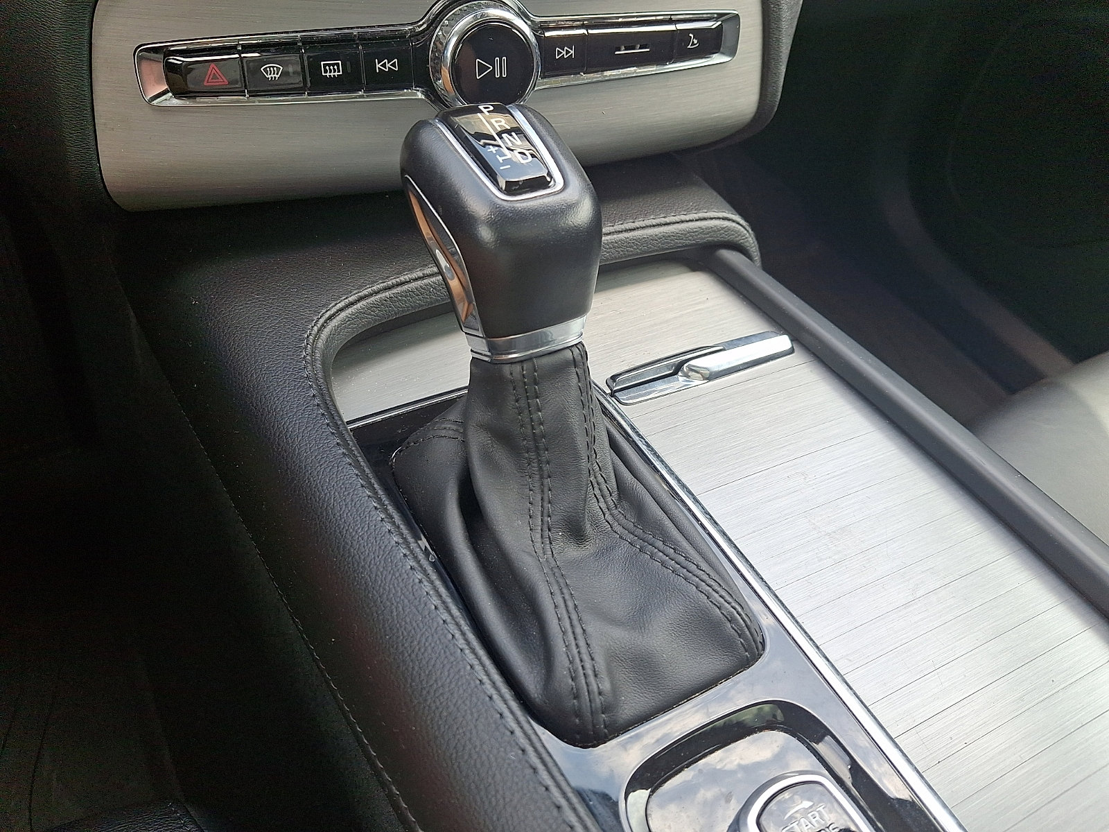 Used 2021 Volvo XC90 T5 Momentum w/ Climate Package AWD/4WD image 16