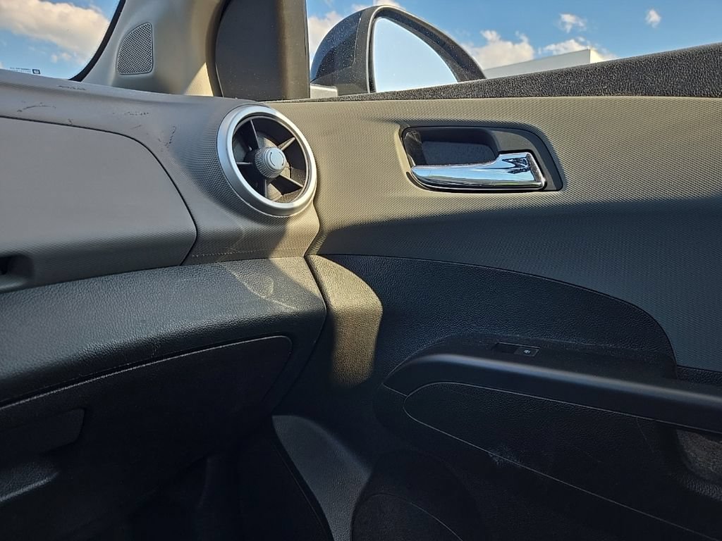 Used 2018 Chevrolet Sonic LT FWD image 20
