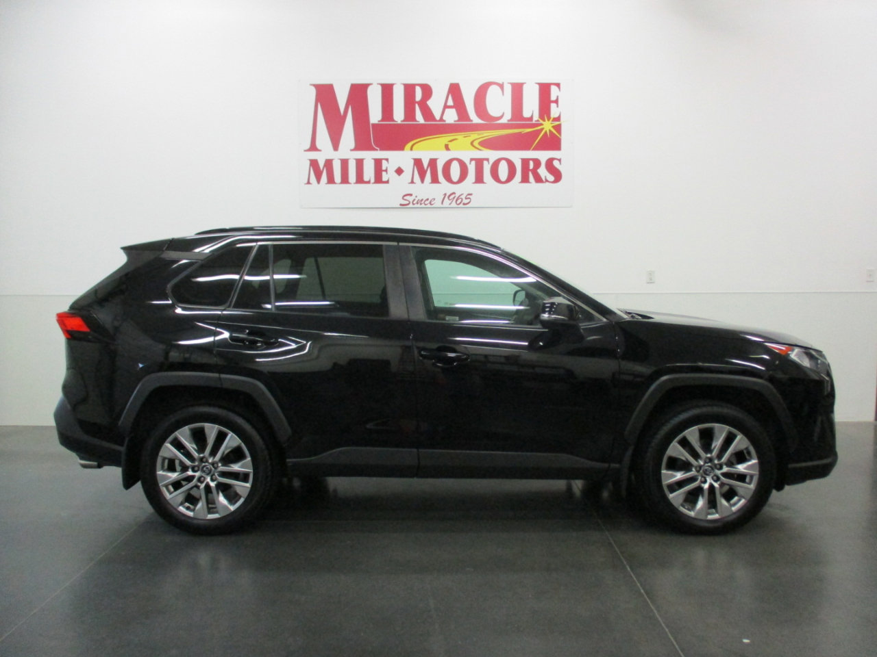 Used 2021 Toyota RAV4 XLE Premium image 6