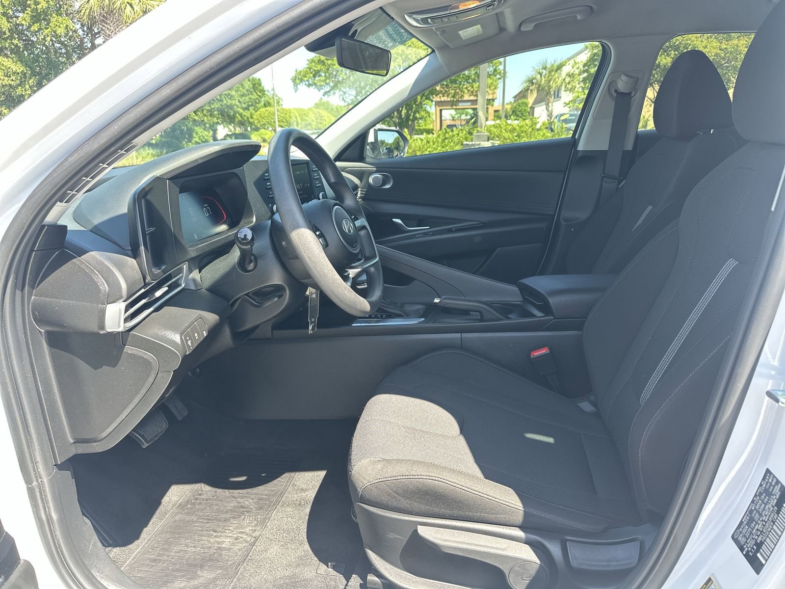 Used 2025 Hyundai Elantra SE FWD image 16