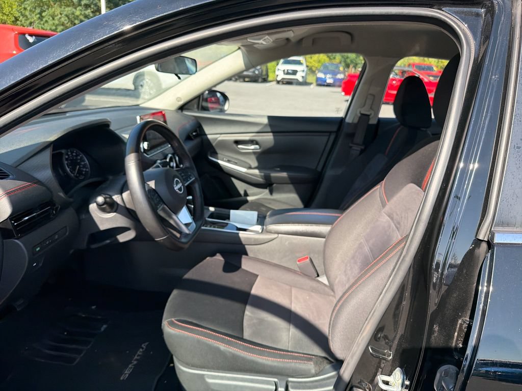 Used 2025 Nissan Sentra SR FWD image 10