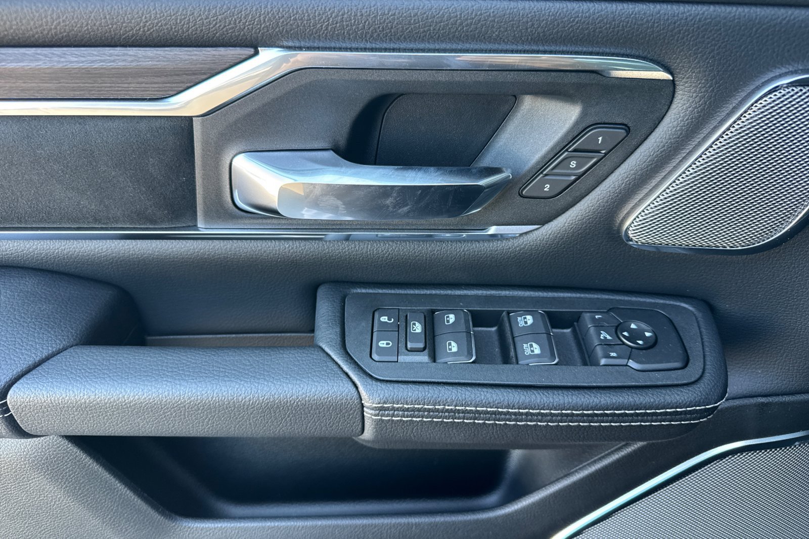 New 2026 RAM 1500 Laramie AWD/4WD image 10