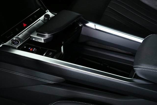 Used 2024 Audi Q8 e-tron Premium Plus image 18