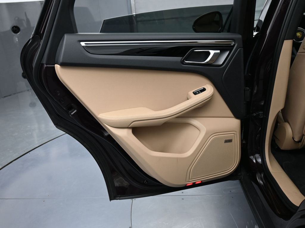 Certified 2025 Porsche Macan image 22