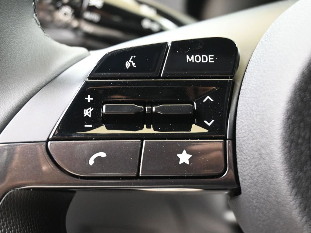 Certified 2025 Hyundai Elantra Sport FWD image 23