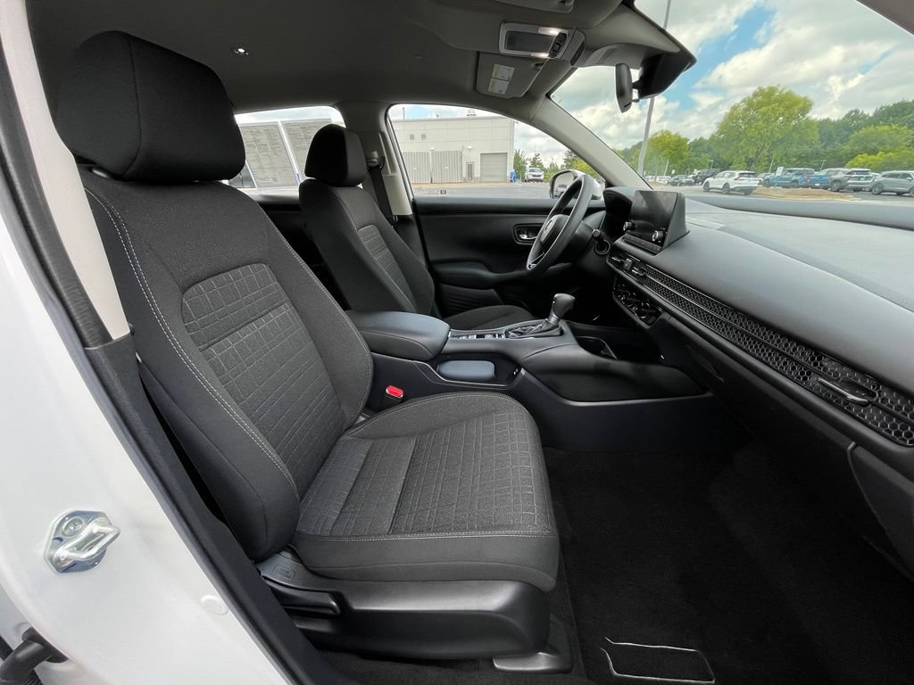 Certified 2025 Honda HR-V LX image 32