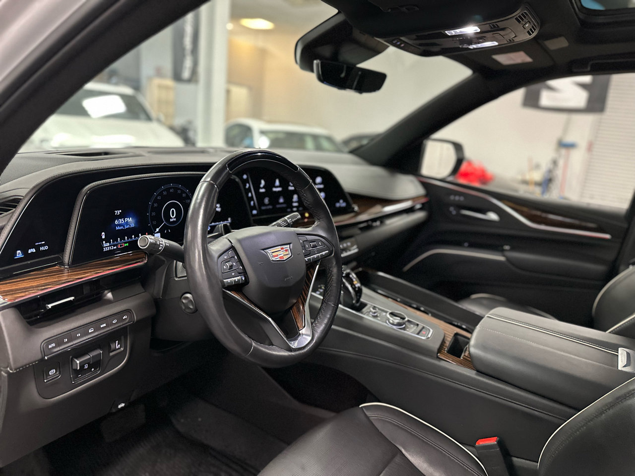 Used 2023 Cadillac Escalade Premium Luxury w/ Performance Package image 15