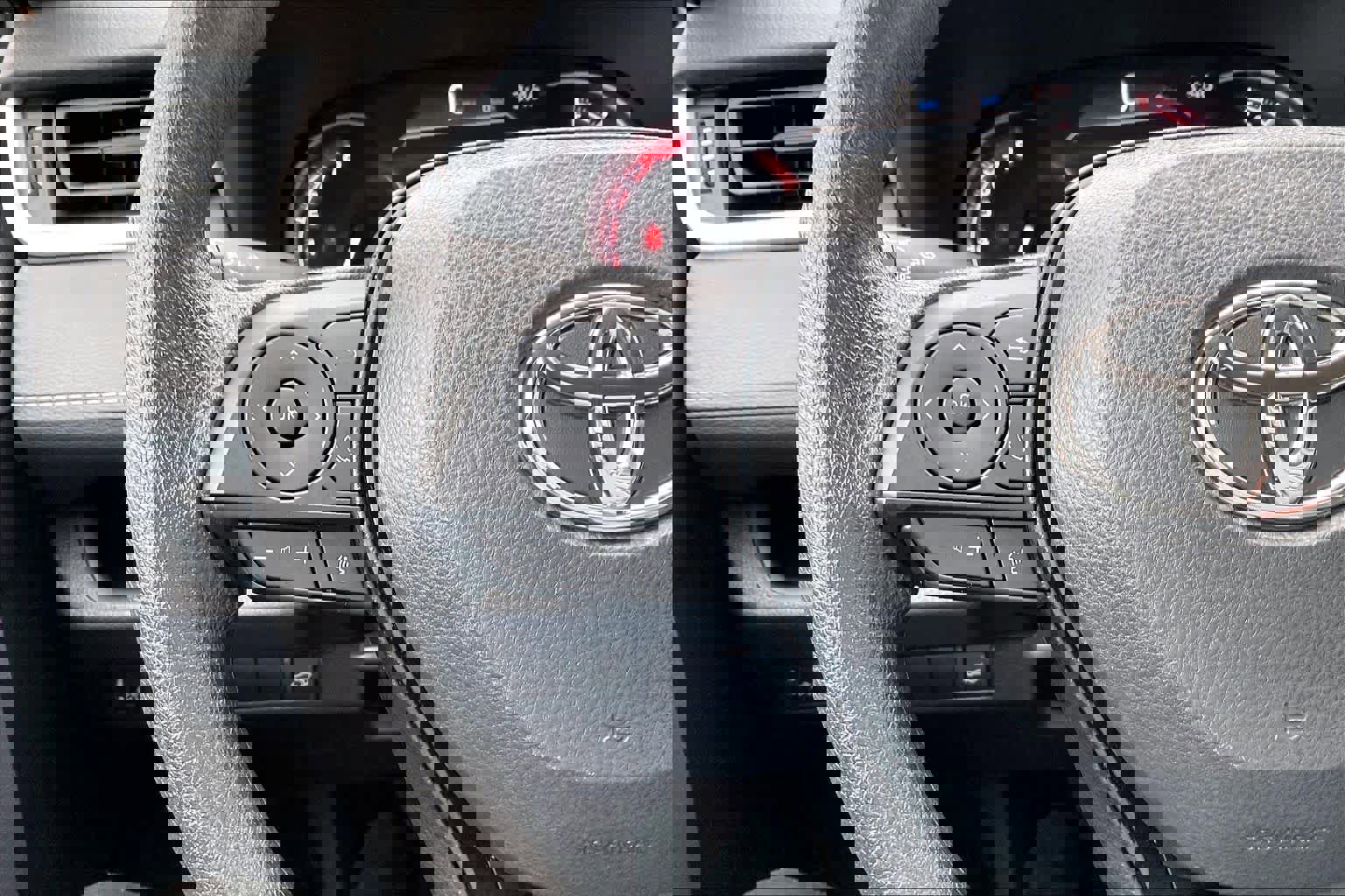 Used 2025 Toyota RAV4 XLE w/ Convenience Package image 20