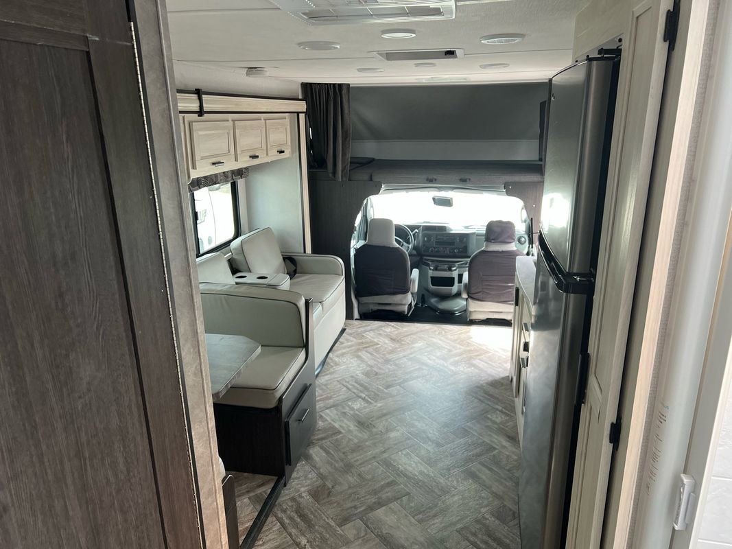 Used 2022 Ford E-450 and Econoline 450 Super Duty w/ Motorhome Prep Package image 30