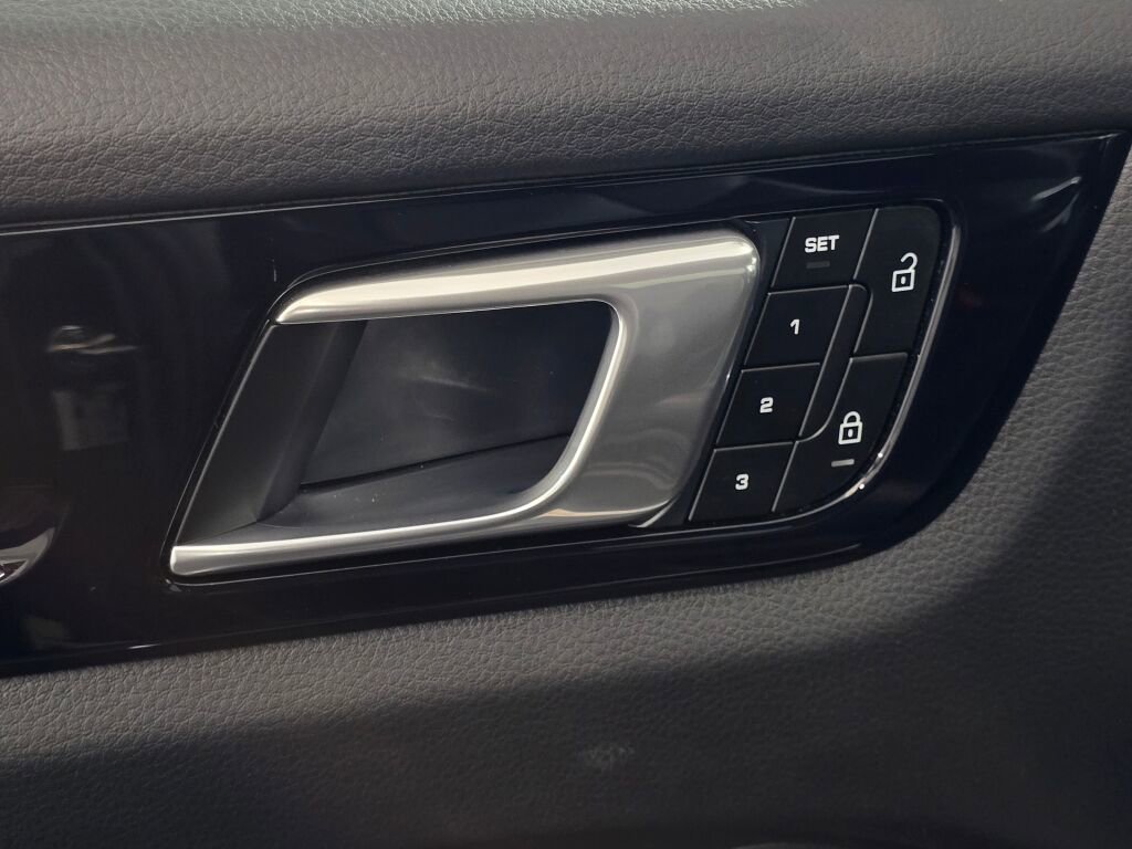 Certified 2023 Porsche Cayenne Platinum Edition AWD/4WD image 36