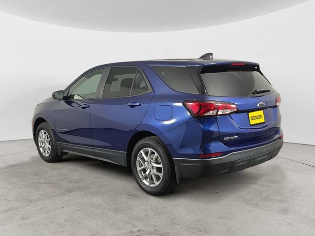 Used 2023 Chevrolet Equinox LS w/ LS Convenience Package AWD/4WD image 3