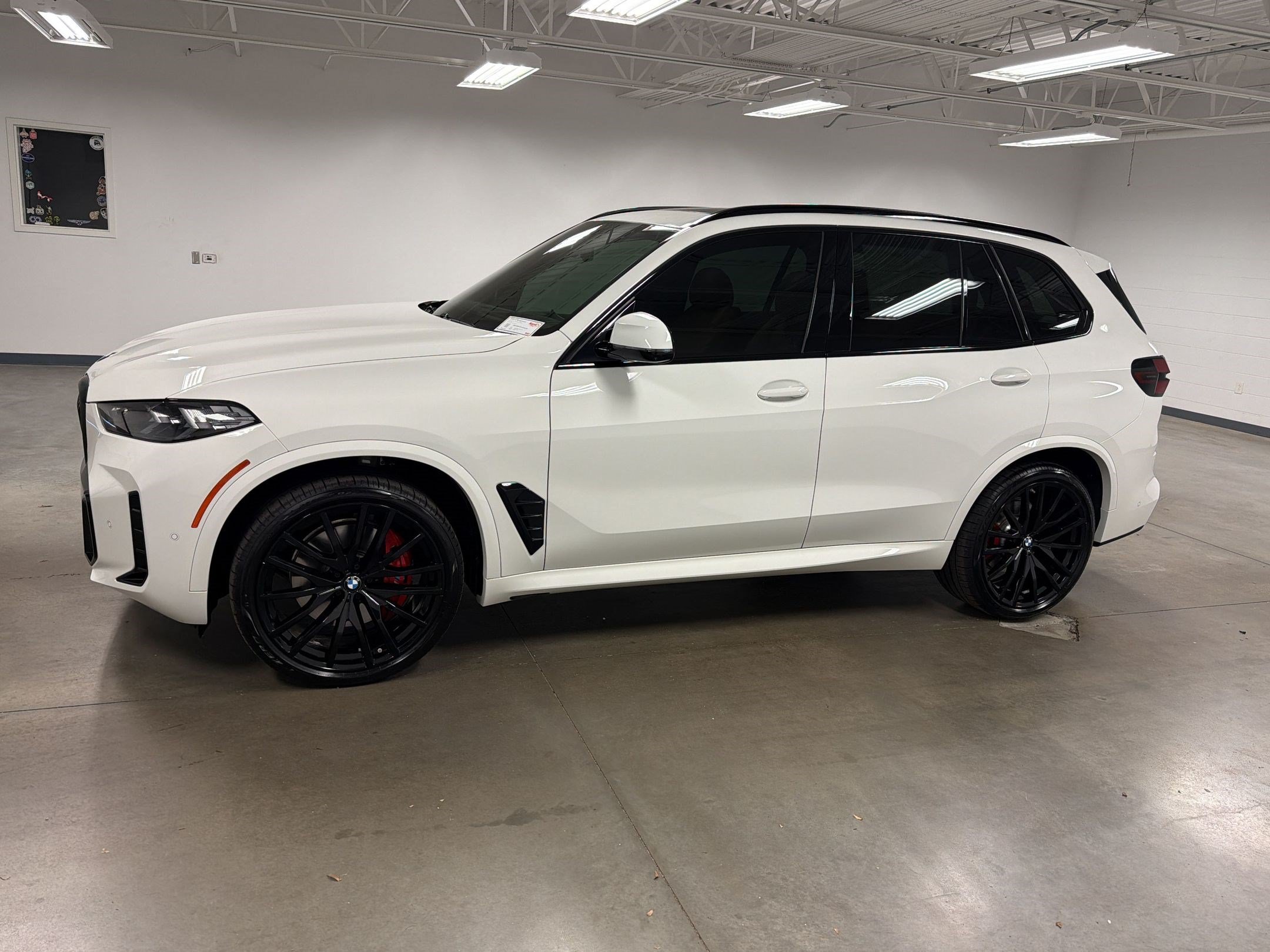 Certified 2026 BMW X5 sDrive40i w/ M Sport Package RWD image 2