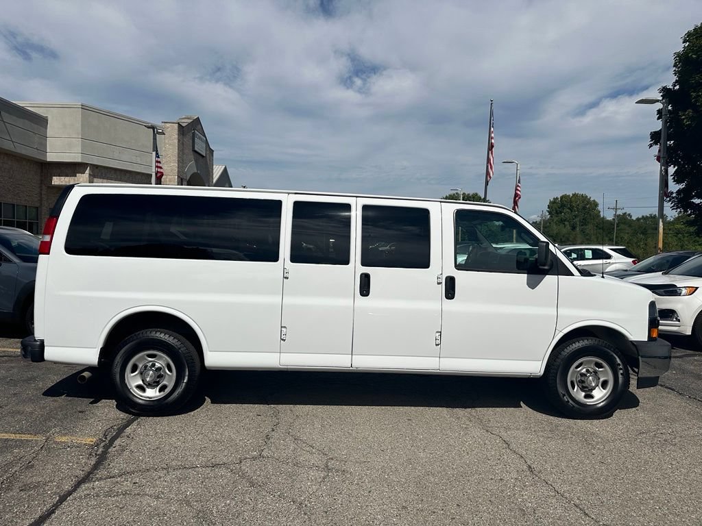 Used 2020 Chevrolet Express 3500 LT w/ LT Preferred Equipment Group RWD image 7