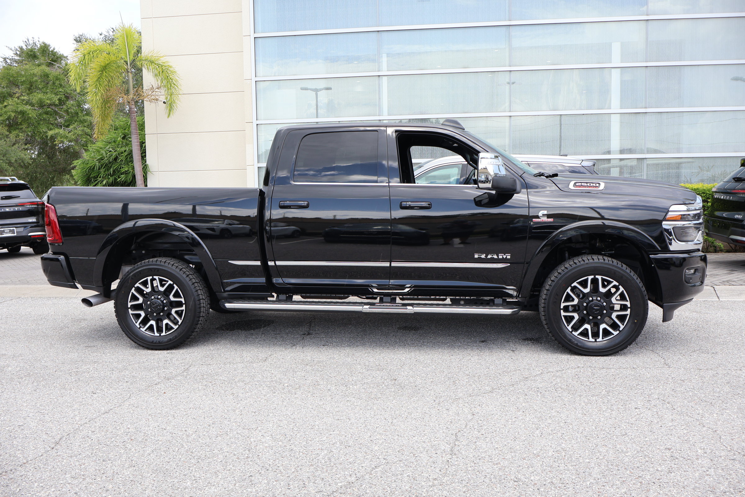 Used 2025 RAM 2500 Limited AWD/4WD image 11