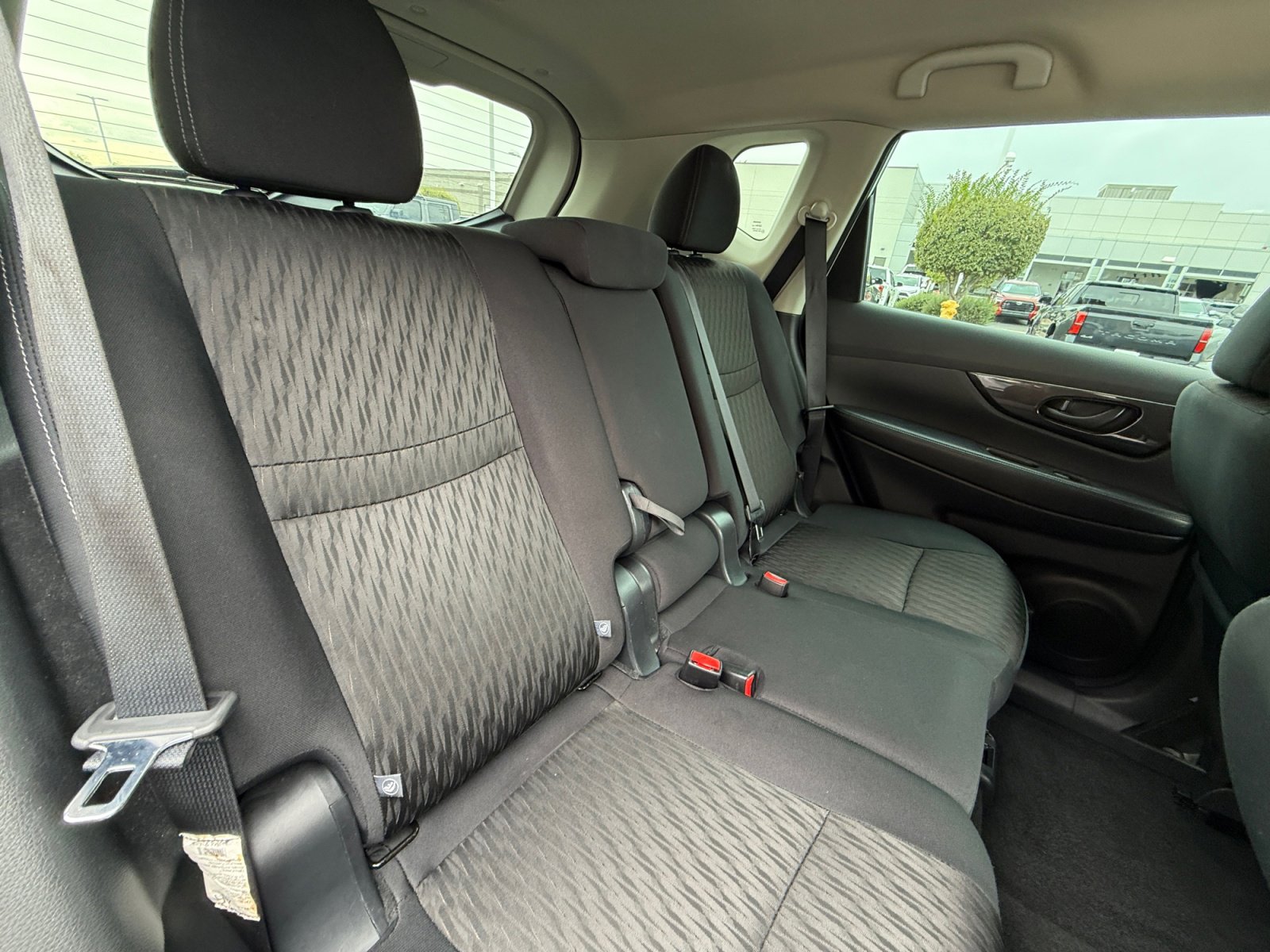 Used 2019 Nissan Rogue S image 18