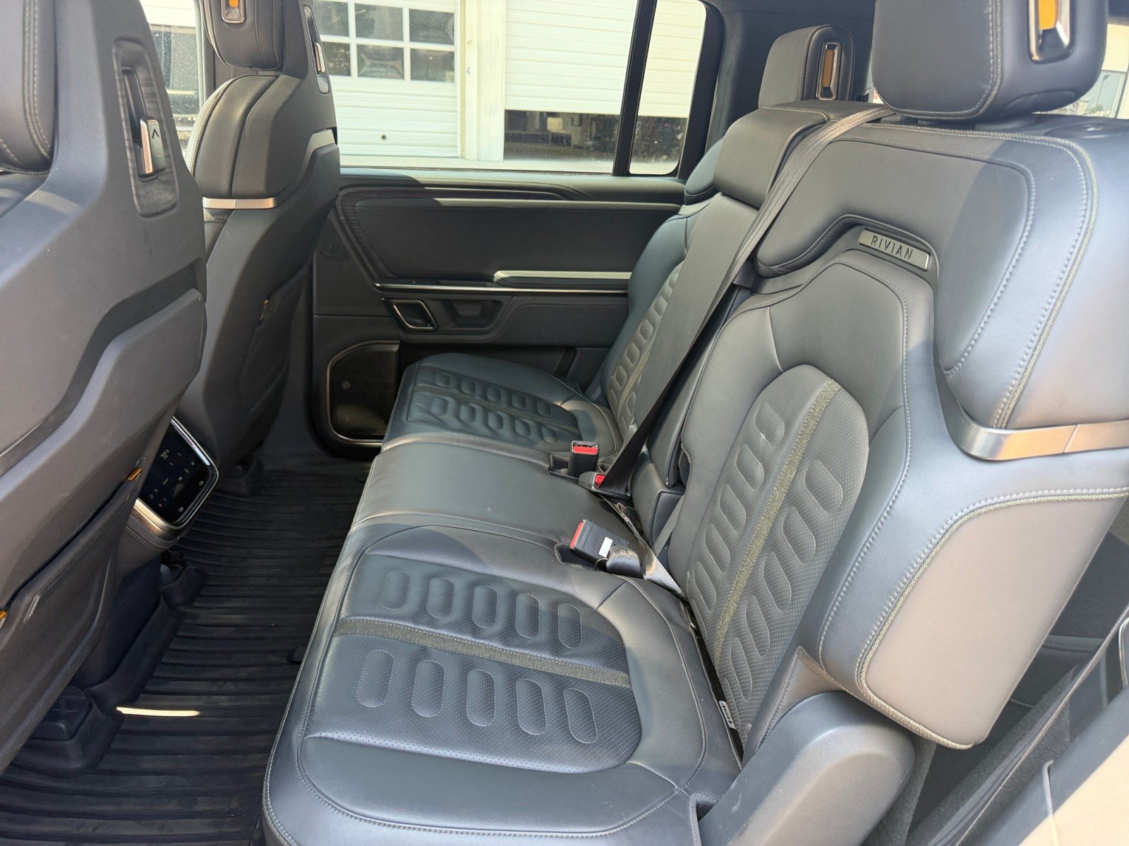 Used 2022 Rivian R1S Launch Edition AWD/4WD image 17