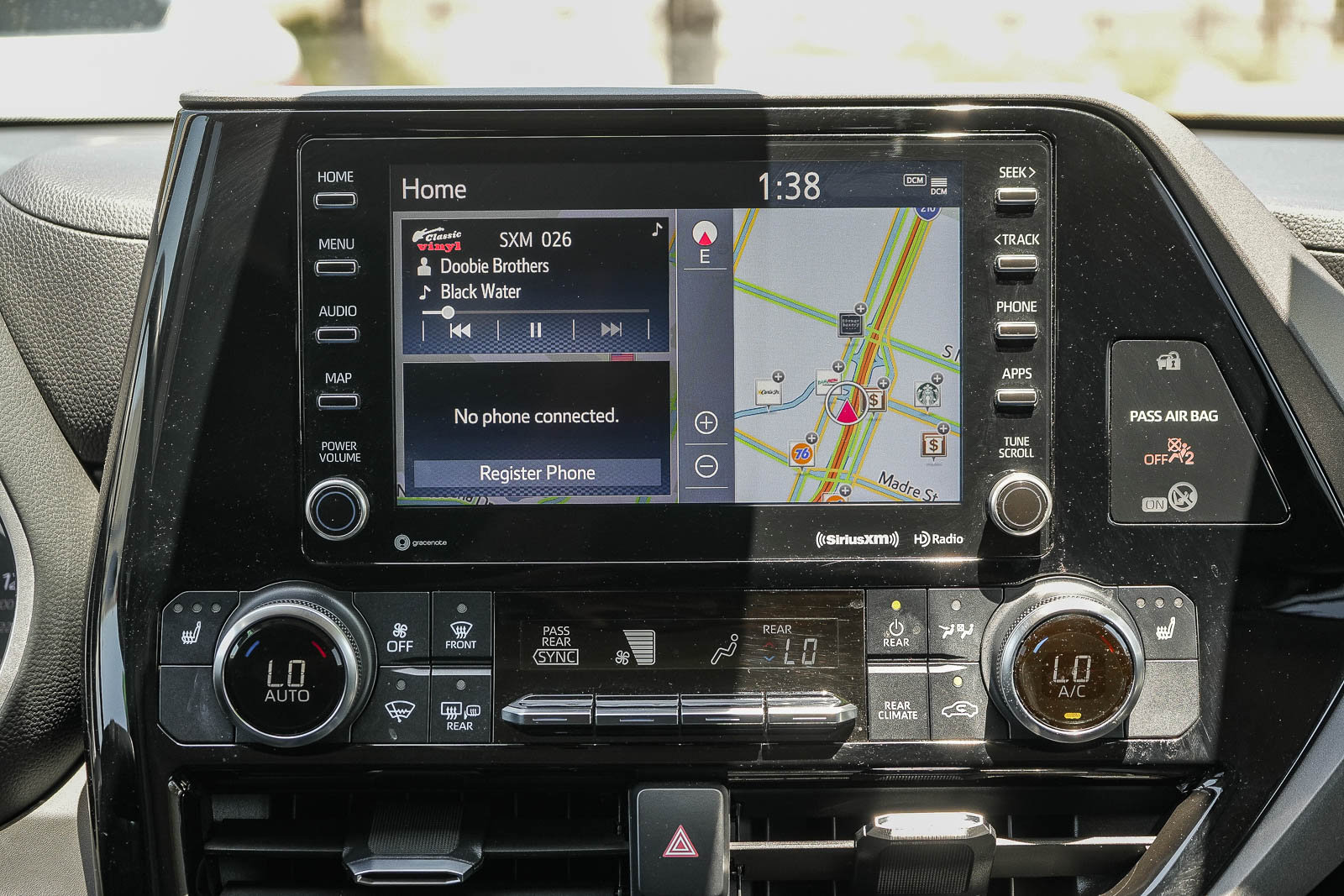 Used 2022 Toyota Highlander XLE FWD image 14