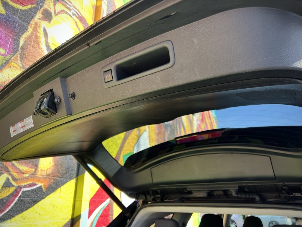 Used 2021 Toyota Highlander LE image 32