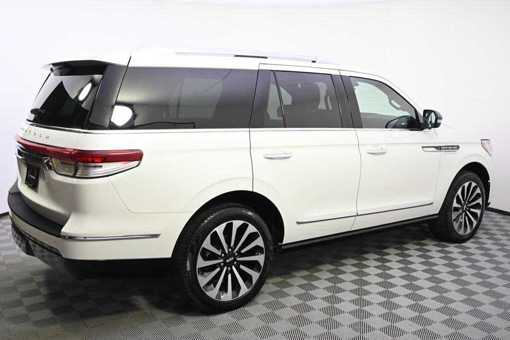 Used 2024 Lincoln Navigator Reserve AWD/4WD image 7