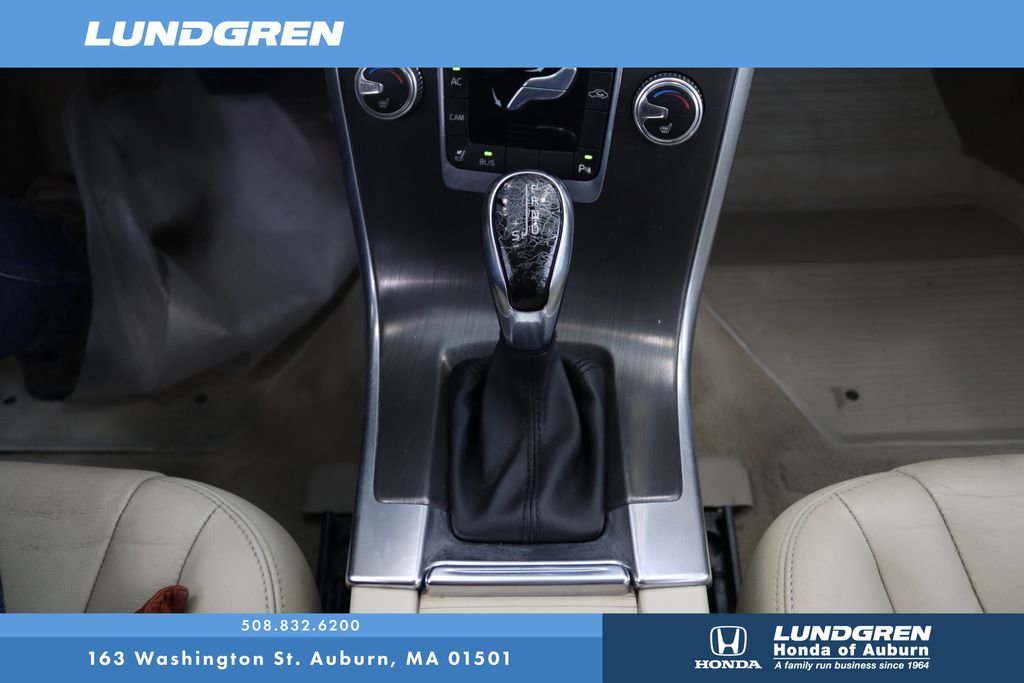 Used 2015 Volvo XC60 T6 w/ Proximity Package image 28