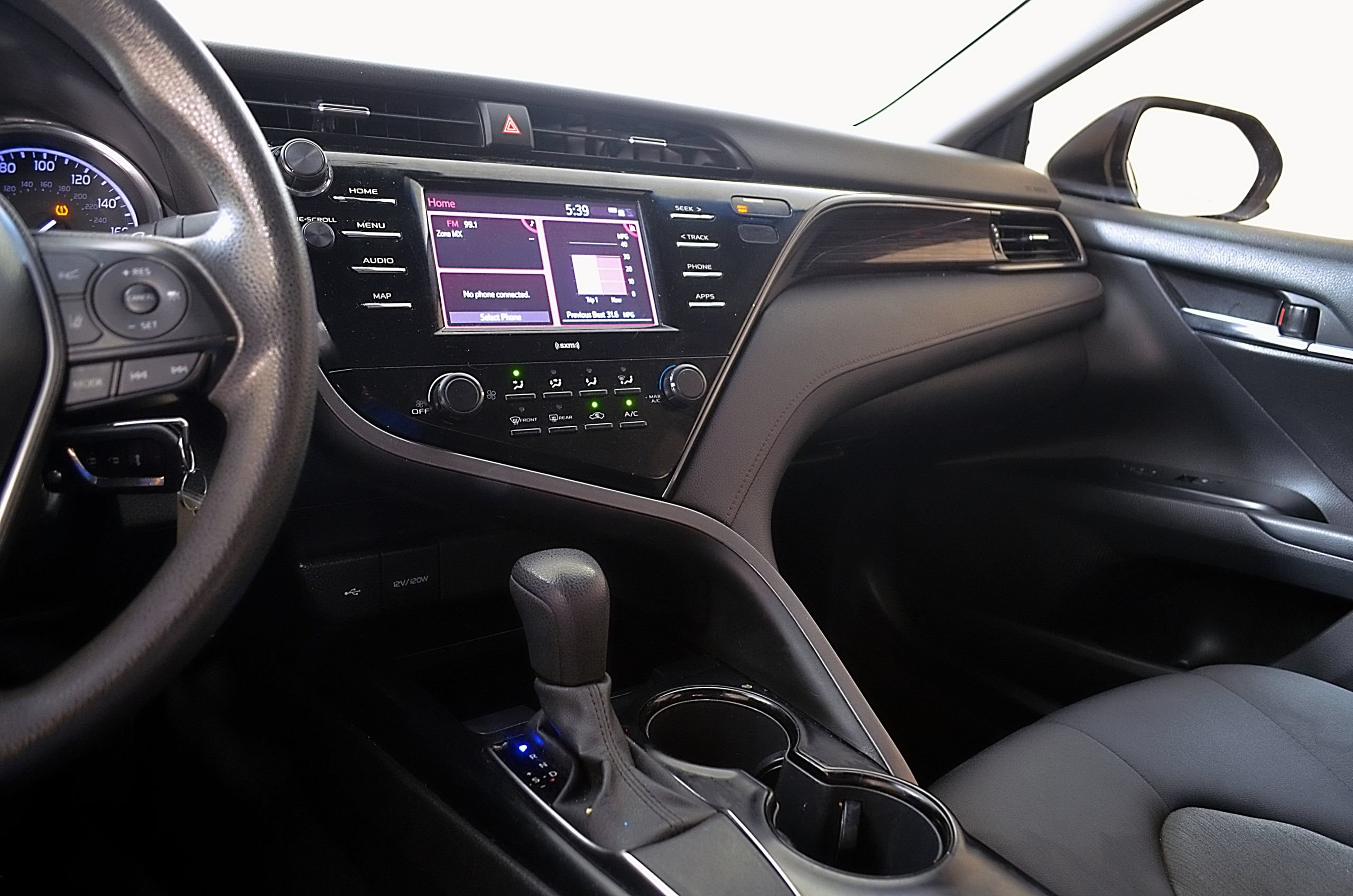 Used 2020 Toyota Camry LE FWD image 30